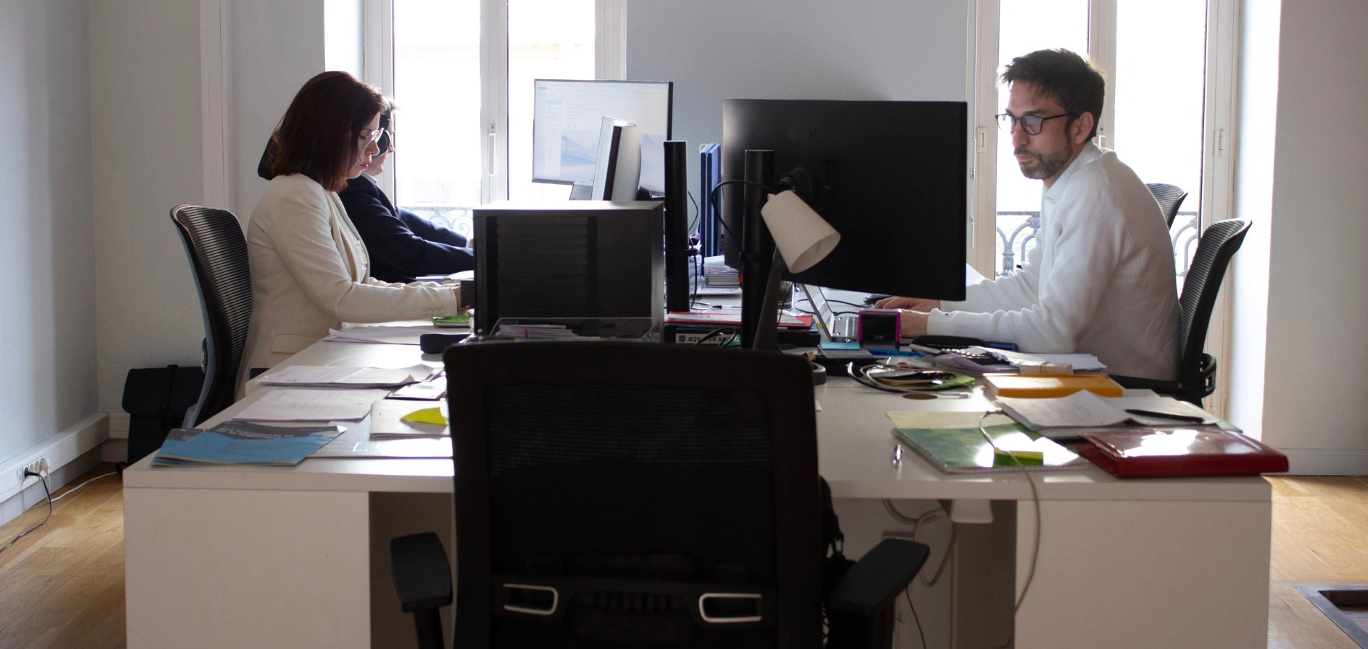 Employés au travail dans les bureaux de TSA Solutions à Toulouse